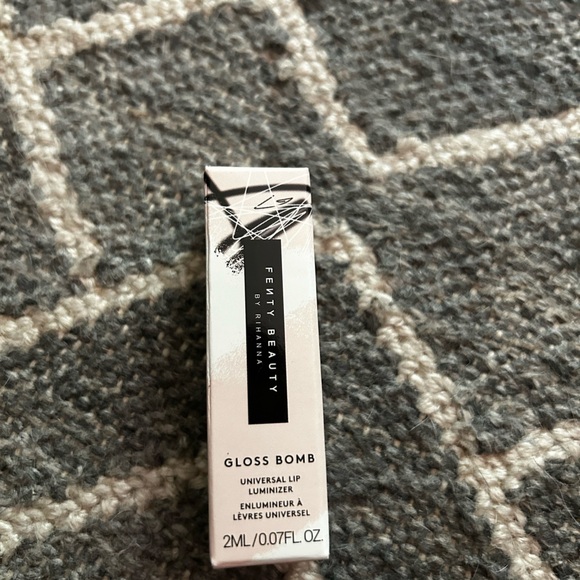 New in Box Mini Fenty Gloss Bomb in Fenty Glow - Picture 2 of 2